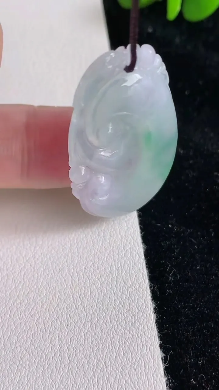 天然A货翡翠如意吊坠，尺寸36.4-21.4-4，重量:5.73g
6月25日