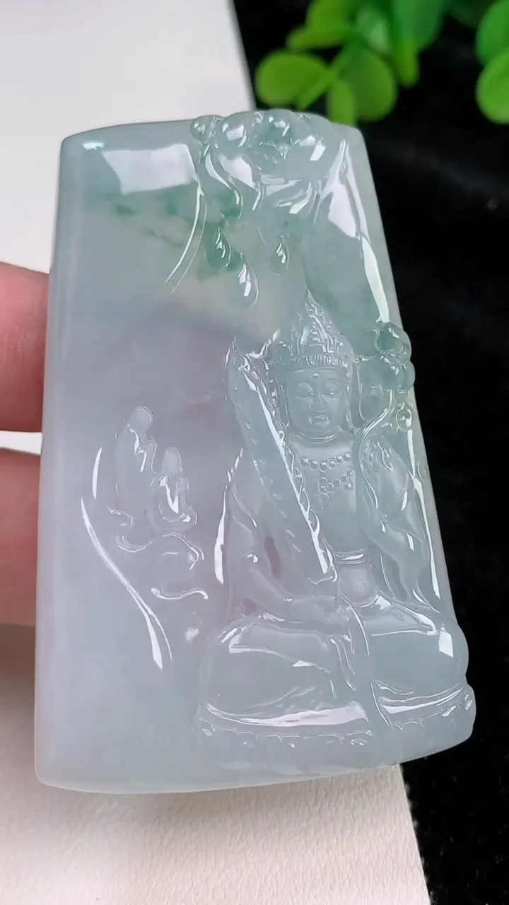 天然A货翡翠飘花虚空藏观音菩萨吊坠，尺寸67-43.8-5.2，重量:35.06g
6月26日