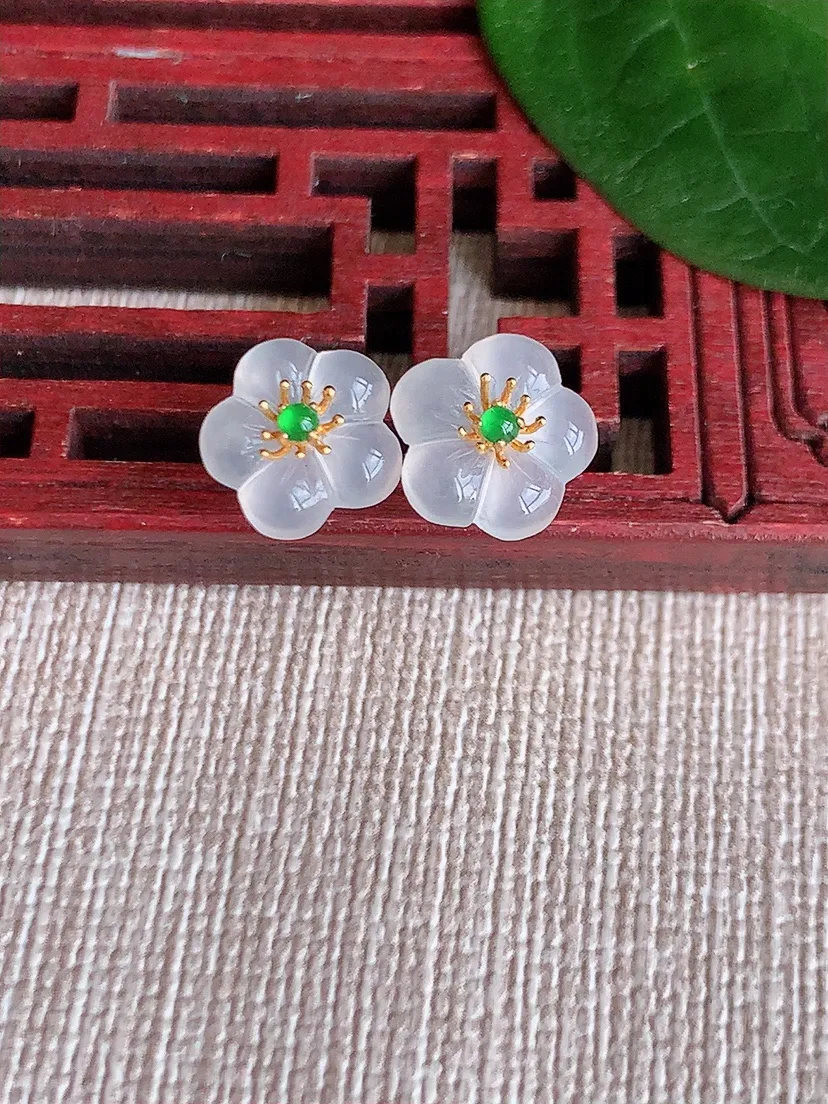 天然A货翡翠18K金镶嵌白月光花开富贵耳钉 尺寸9.7mm 重量1.32g 0624