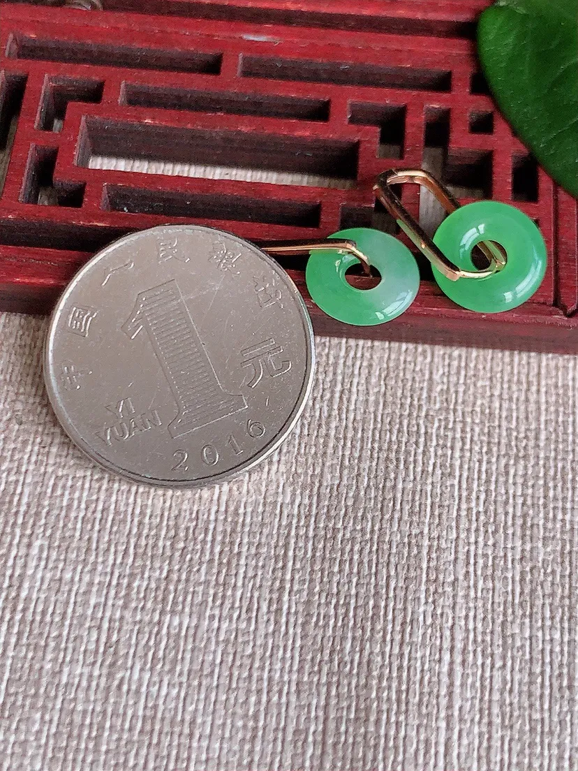 天然A货翡翠18K金镶嵌甜绿平安环耳坠 尺寸10.5×2mm 重量1.95g 0624