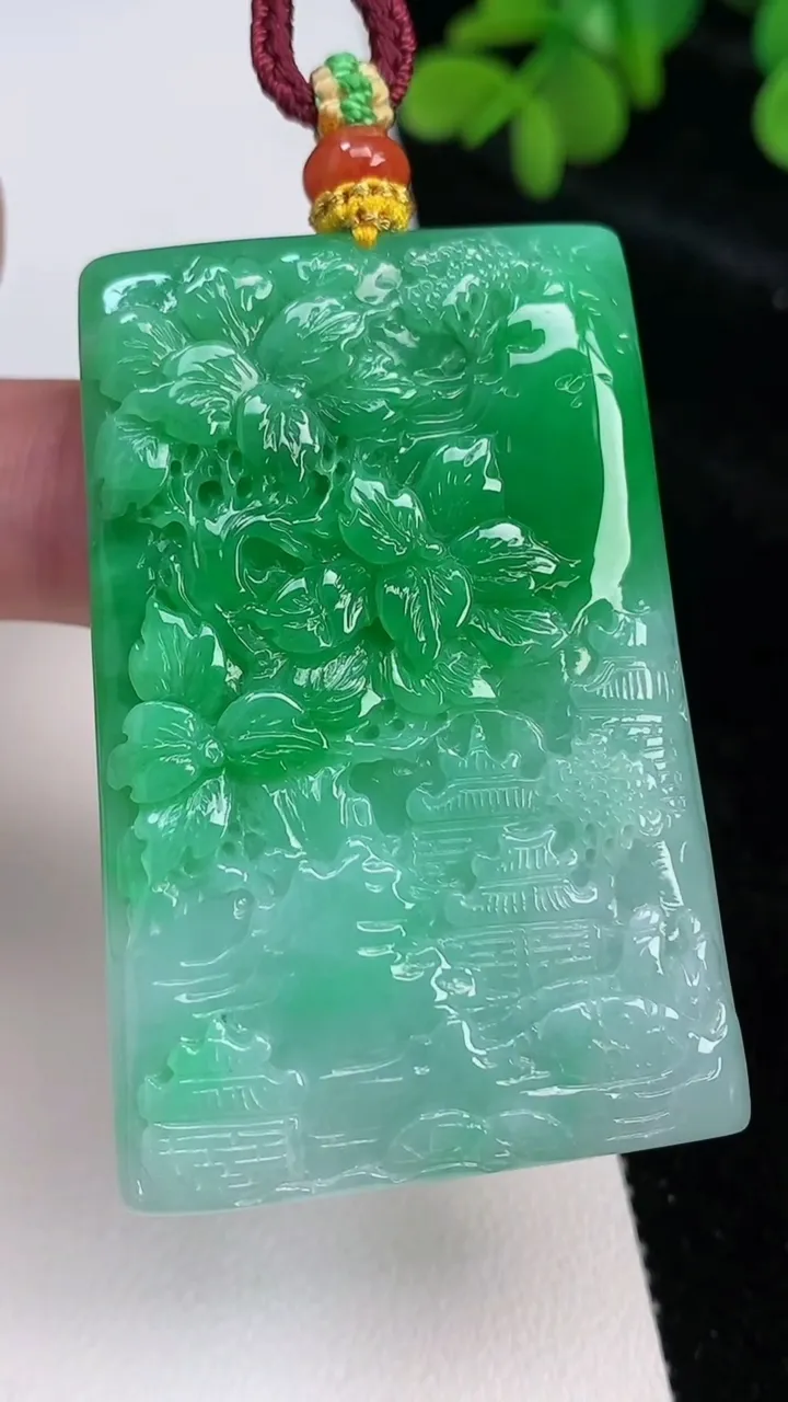 天然A货翡翠山水牌吊坠，尺寸52.3-34.8-6.4，重量:36.09g
6月25日