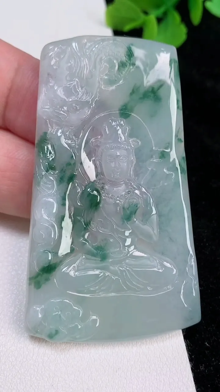 天然A货翡翠飘花祥龙大势至观音菩萨吊坠，尺寸62.6-37.2-3.8，重量:22.06g
6月25日