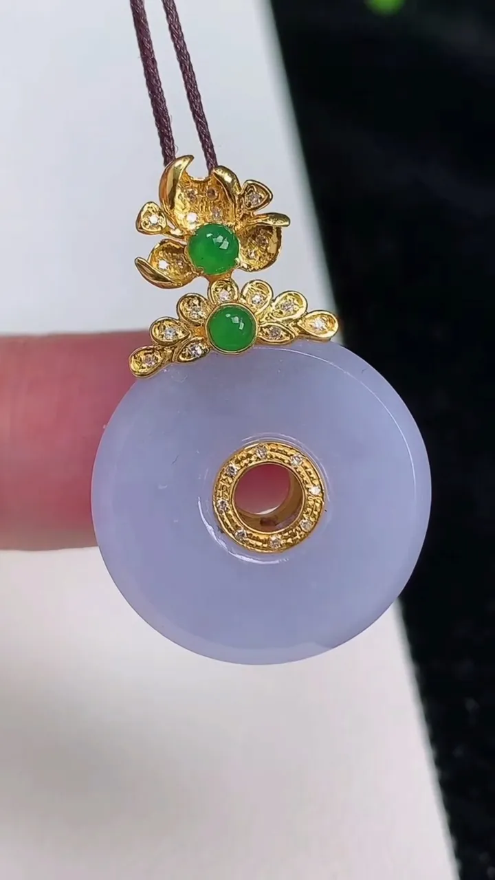 天然A货翡翠18k金紫罗兰平安扣吊坠，尺寸20.5-7.2，重量:8.39g
6月25日