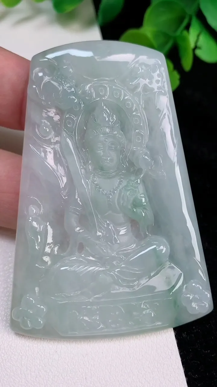天然A货翡翠虚空藏观音菩萨吊坠，尺寸69.7-48.6-5，重量:35.74g
6月25日
