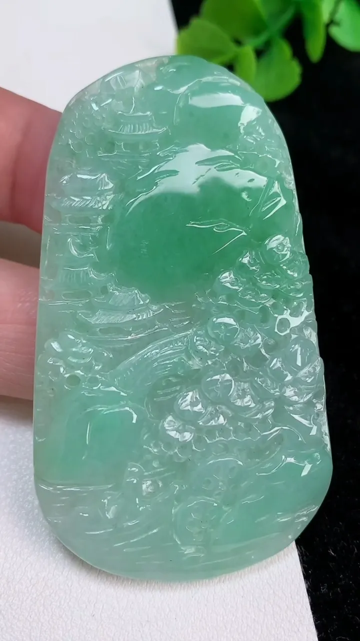 天然A货翡翠山水牌吊坠，尺寸68.6-39.7-5，重量:31.77g
6月25日