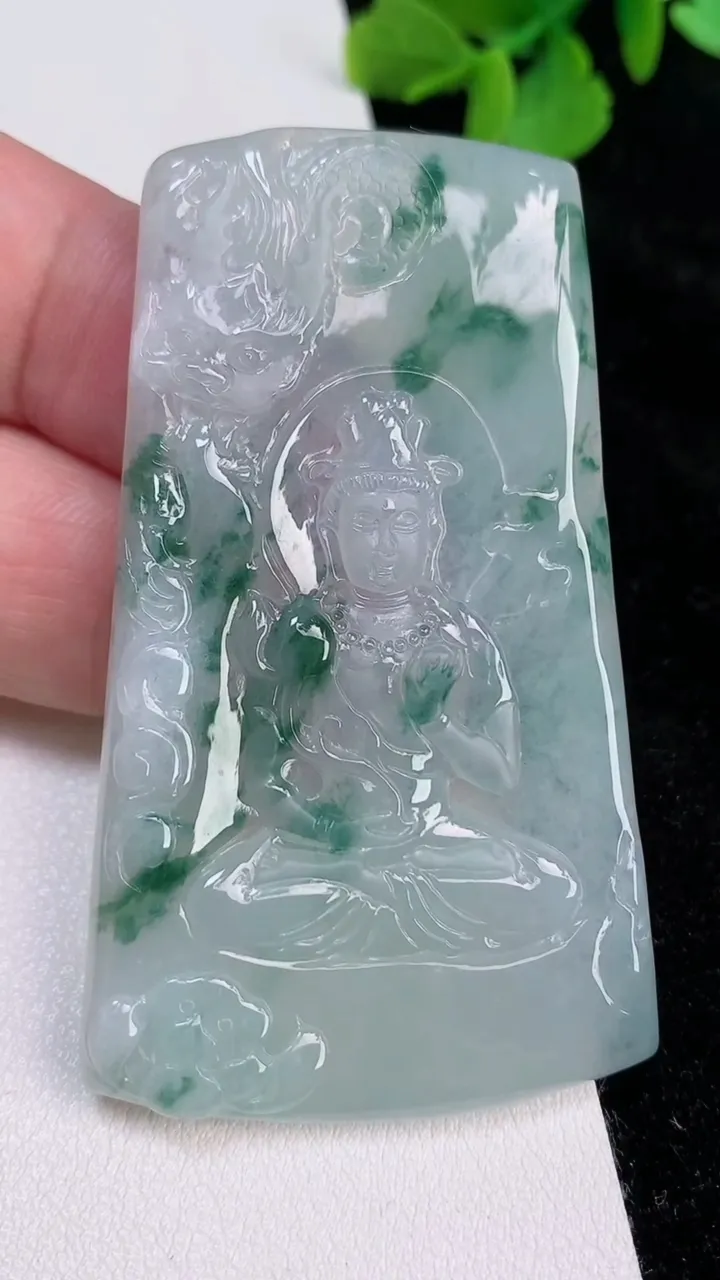 天然A货翡翠飘花祥龙大势至观音菩萨吊坠，尺寸62.6-37.2-3.8，重量:22.06g
6月25