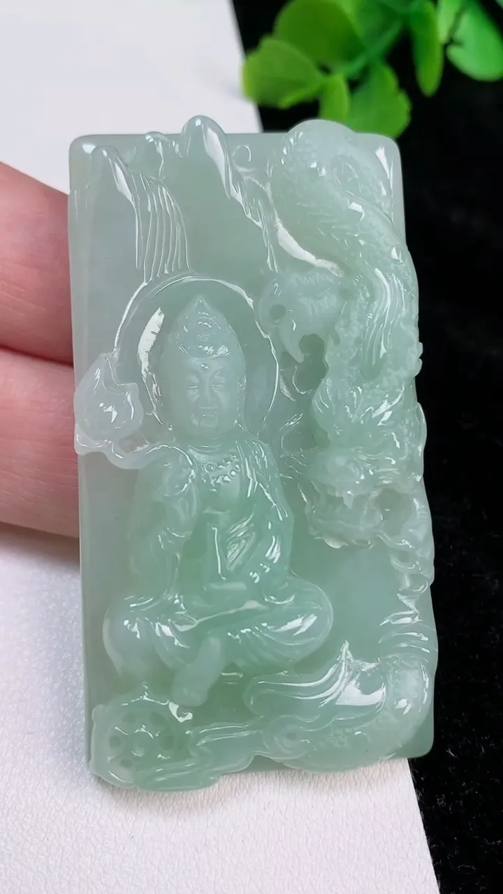 天然A货翡翠祥龙大势至观音菩萨吊坠，尺寸63.3-34.5-9，重量:42.19g
6月25日