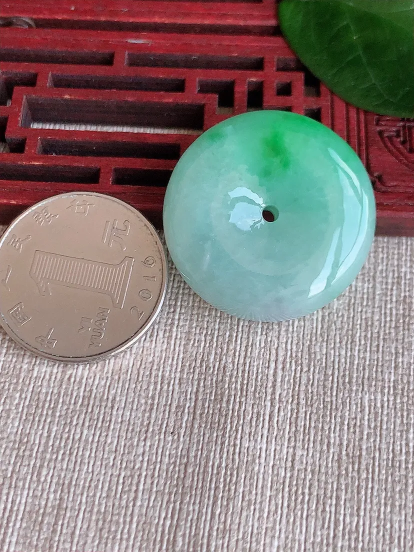 天然A货翡翠飘绿平安扣吊坠尺寸28.6×10.2m量19.66g 0624