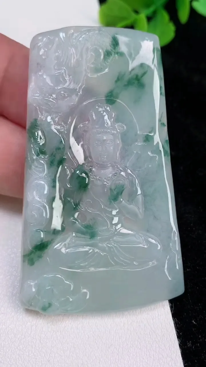 天然A货翡翠飘花祥龙大势至观音菩萨吊坠，尺寸62.6-37.2-3.8，重量:22.06g
6月25日