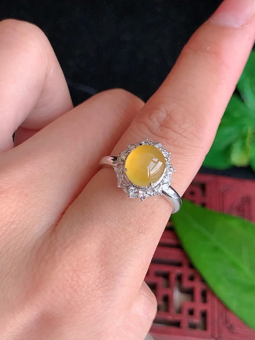 天然A货翡翠18K金伴钻镶嵌黄翡蛋面戒指 圈口17.3裸石尺寸8×7mm 重量3.19g 0625