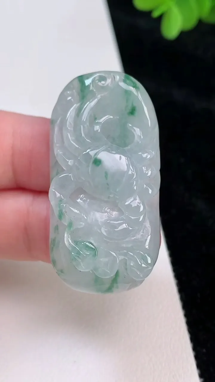 天然A货翡翠飘花富甲一方吊坠，尺寸44-21.8-9，重:16.70g
6月26日