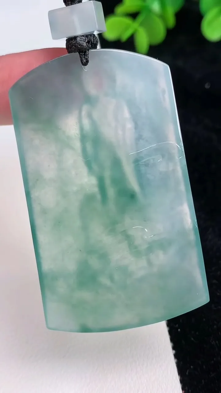 天然A货翡翠种飘花阿弥陀佛吊坠，尺寸56.4-34-5.5，重量:30.97g
6月26日