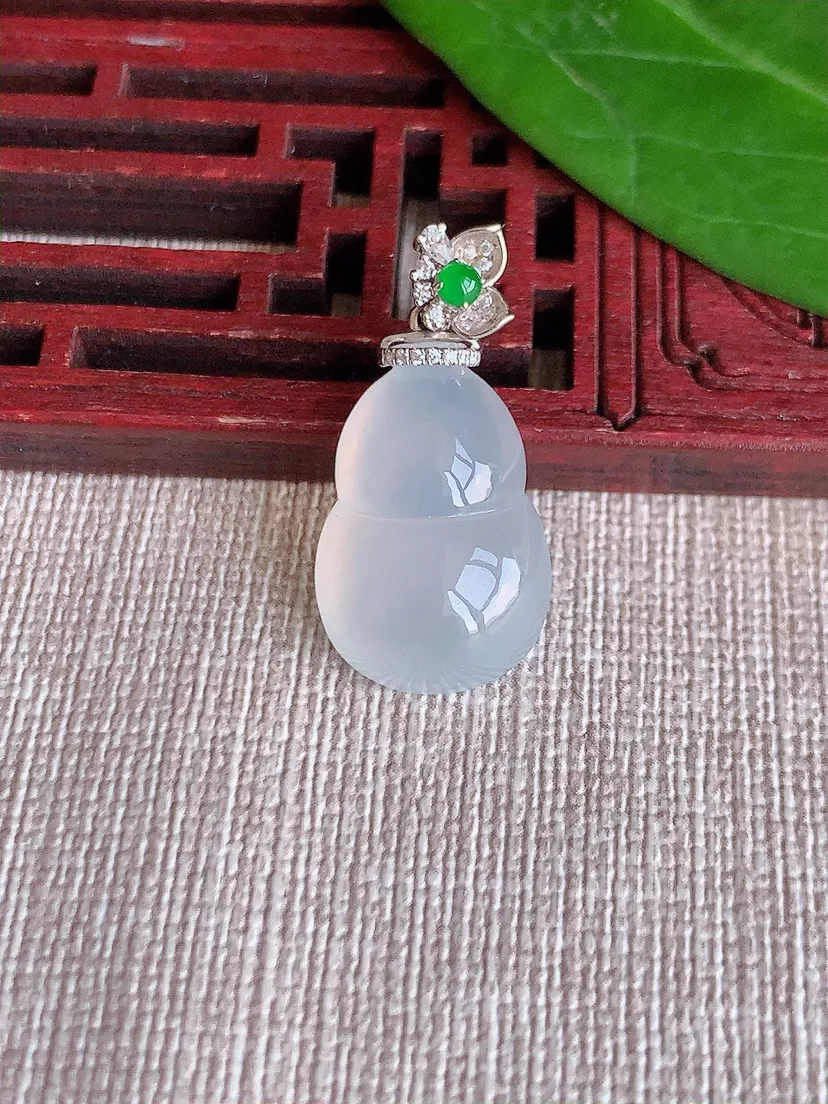 天然A货翡翠18K金伴白月光葫芦吊坠尺寸26.7×19.3×13.5×7.6m量4.08g 0625