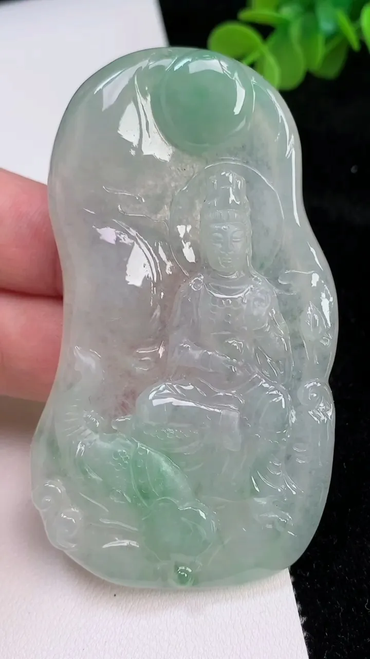 天然A货翡翠普贤菩萨吊坠，尺寸80-45-5.5，重:40.88g
6月26日
