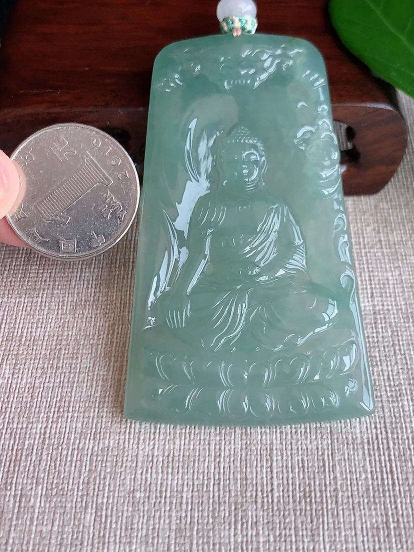 天然A货翡翠晴底大日如来吊坠 尺寸73×42×6m量47.09g 0625