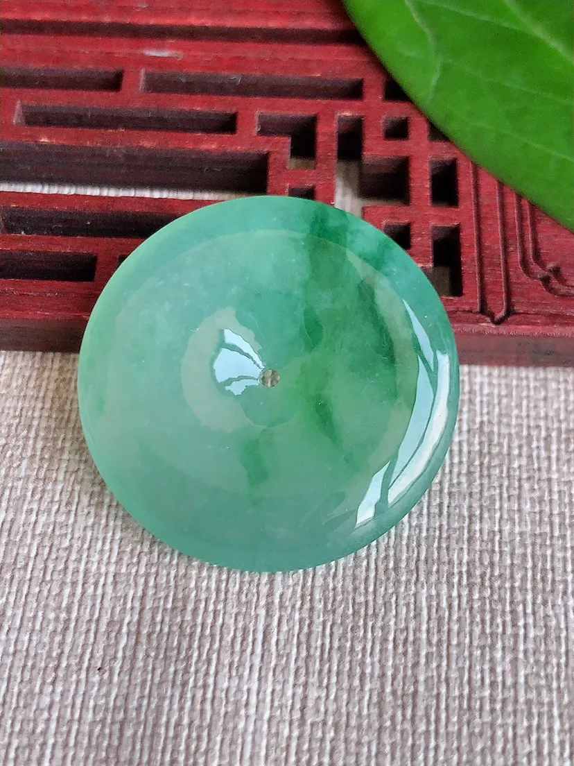 天然A货翡翠飘花平安扣吊坠 尺寸31.5×5.3m量11.94g 0625
