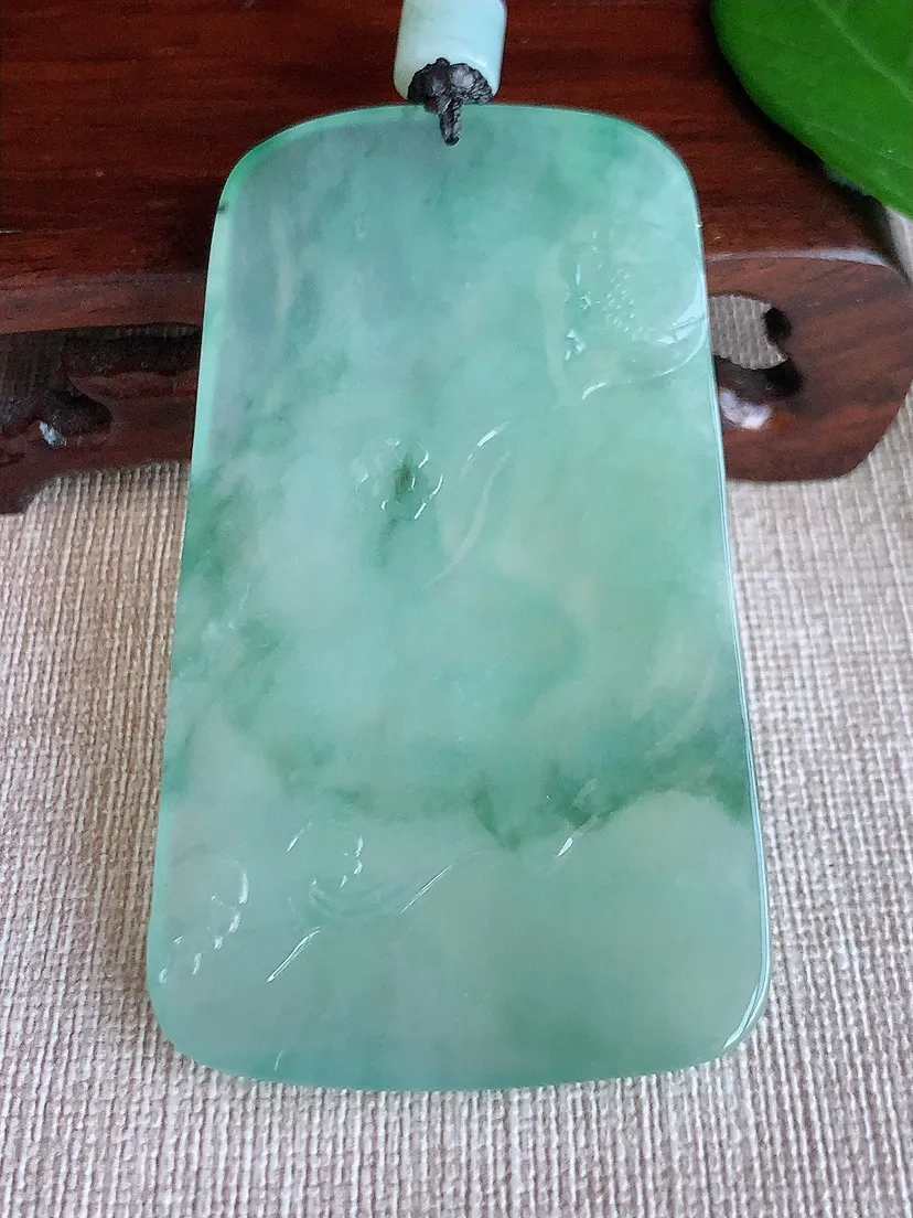天然A货翡翠飘花大势至菩萨吊坠尺寸69.8×40.5×5m量42.35g 0625