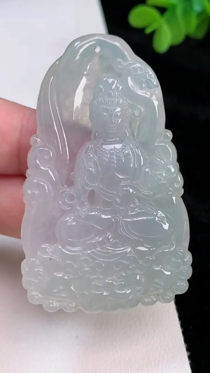 天然A货翡翠白冰大势至观音菩萨吊坠，尺寸61.4-38.8-5.9，重:26.48g
6月26日