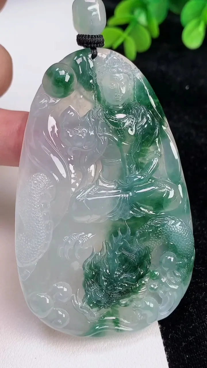 天然A货翡翠种飘花御龙大势至观音菩萨吊坠，尺寸76.6-48.4-8.8，重量:60.47g
6月2