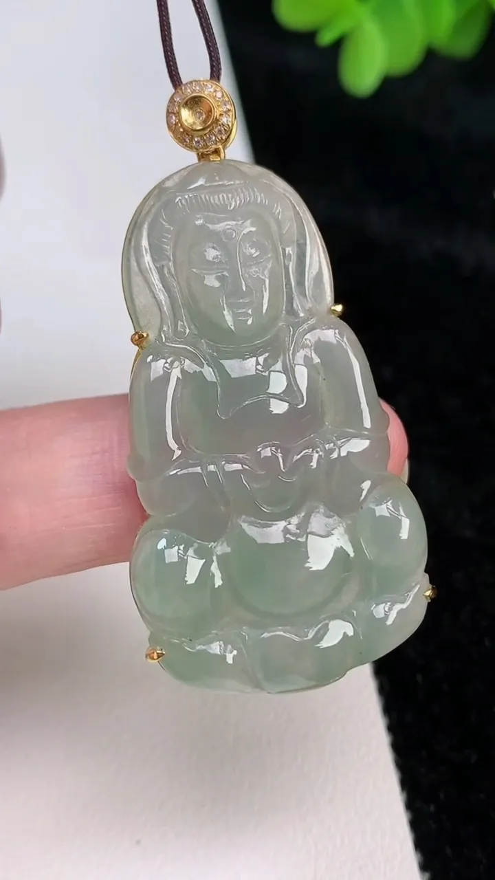 天然A货翡翠观音菩萨吊坠，尺寸43-25-5，重:8.56g
6月26日