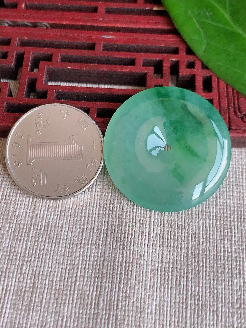 天然A货翡翠飘花平安扣吊坠 尺寸31.5×5.3m量11.94g 0625