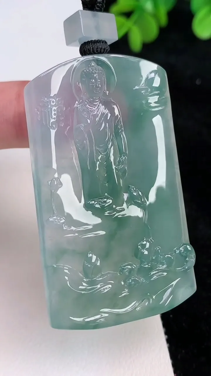 天然A货翡翠种飘花阿弥陀佛吊坠，尺寸56.4-34-5.5，重量:30.97g
6月26日