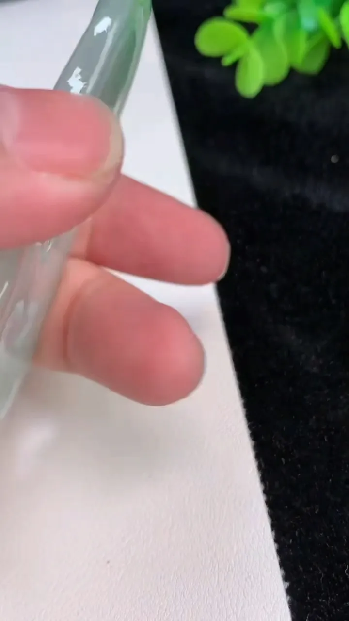 天然A货翡翠普贤菩萨吊坠，尺寸80-45-5.5，重:40.88g
6月26日