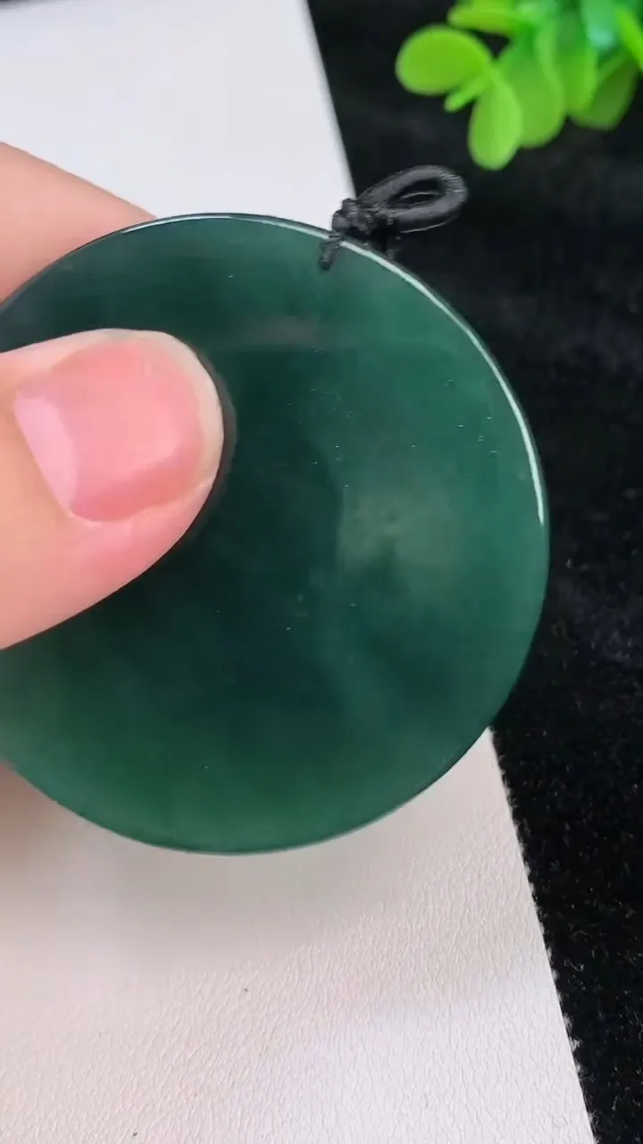 天然A货翡翠蓝水观音菩萨吊坠，尺寸51.5-5.5，重:29.69g
6月26日
