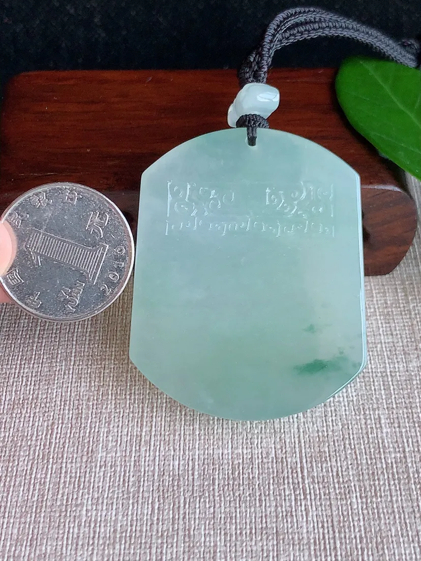 天然A货翡翠飘花仿古无事牌吊坠尺寸52×41.7×6.2m量45.64g 0625