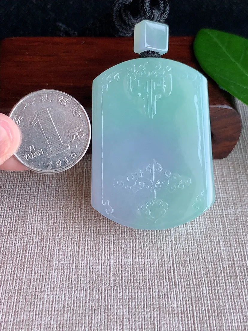 天然A货翡翠春彩紫罗兰飘绿仿古无事牌吊坠尺寸50.5×36.5×12.2m量72.05g 0625