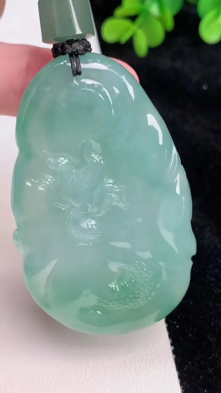 天然A货翡翠龙牌吊坠，尺寸65.2-39.8-14，重量:69.07g
6月26日