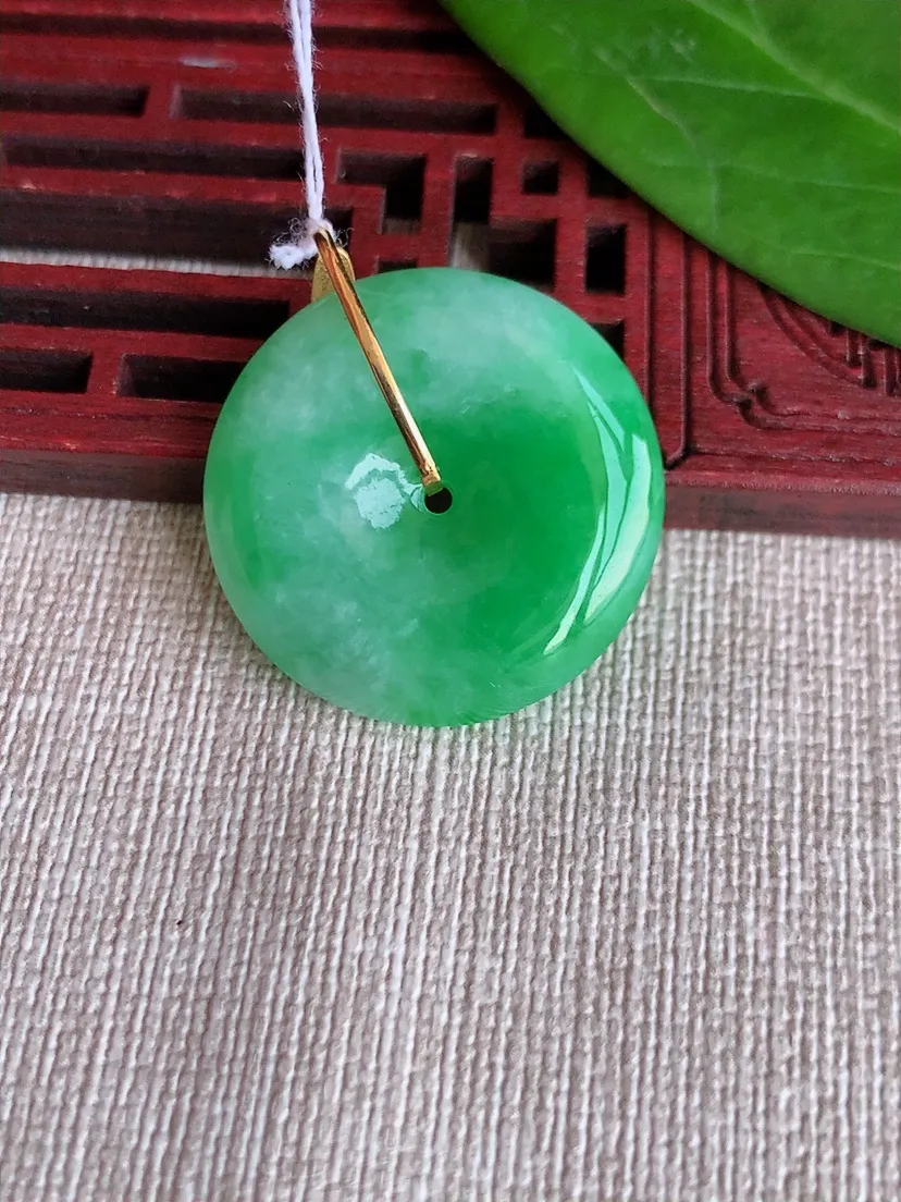 天然A货翡翠18K飘阳绿平安扣吊坠尺寸26.3×6m量9.28g 0625