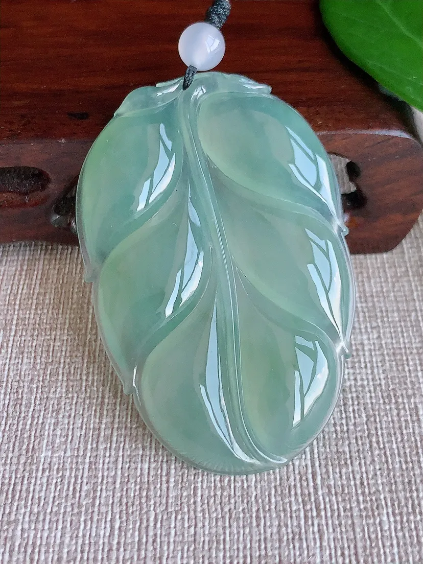 天然A货翡翠晴水大叶子金枝玉叶吊坠尺寸53.4×35.6×6m量21.72g 0625
