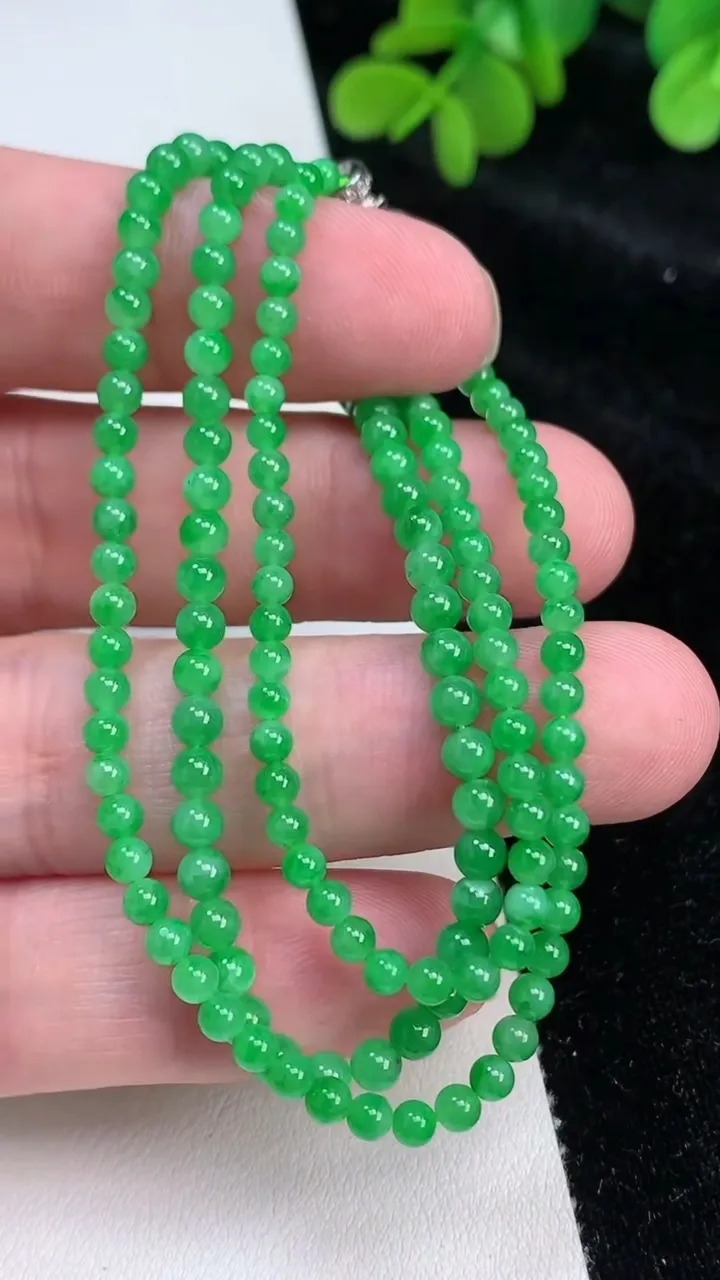天然A货翡翠小米珠项链，尺寸3.3-2.4-150颗，重量:9.83g6月26日
工厂直销收藏佳品,种好水足，色泽均匀，有种有色，上手高大气！