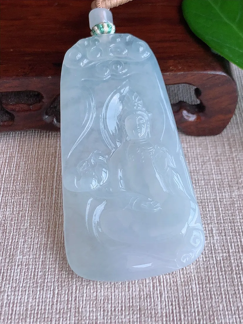 天然A货翡翠白月光大势至菩萨吊坠尺寸65.4×34×5m量31.67g 0625