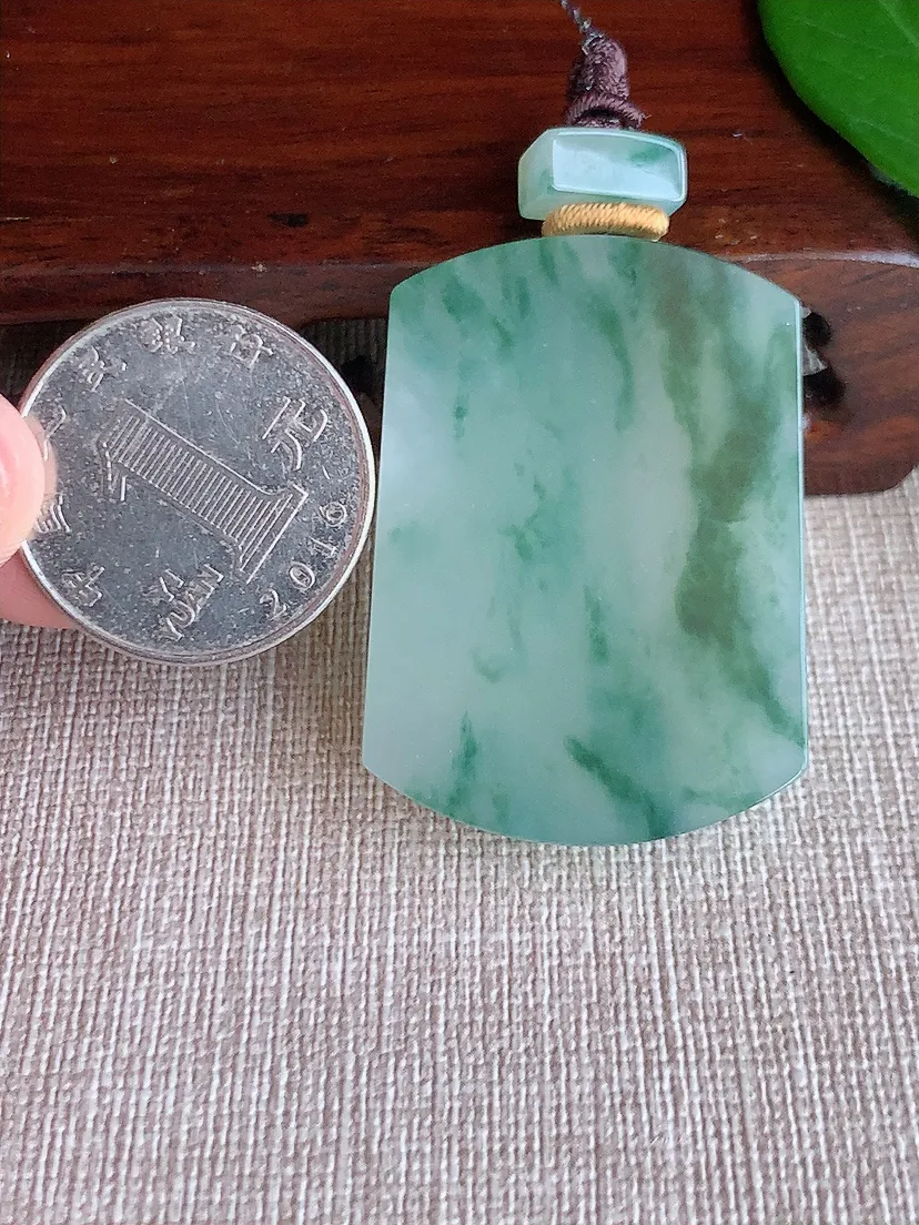 天然A货翡翠飘花无事牌吊坠尺寸41×30×6.2m量24.57g 0625