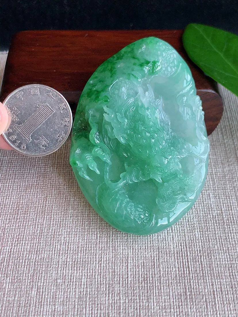 天然A货翡翠飘绿大件厚装龙牌吊坠尺寸68.3×47×14.8m量85.84g 0625