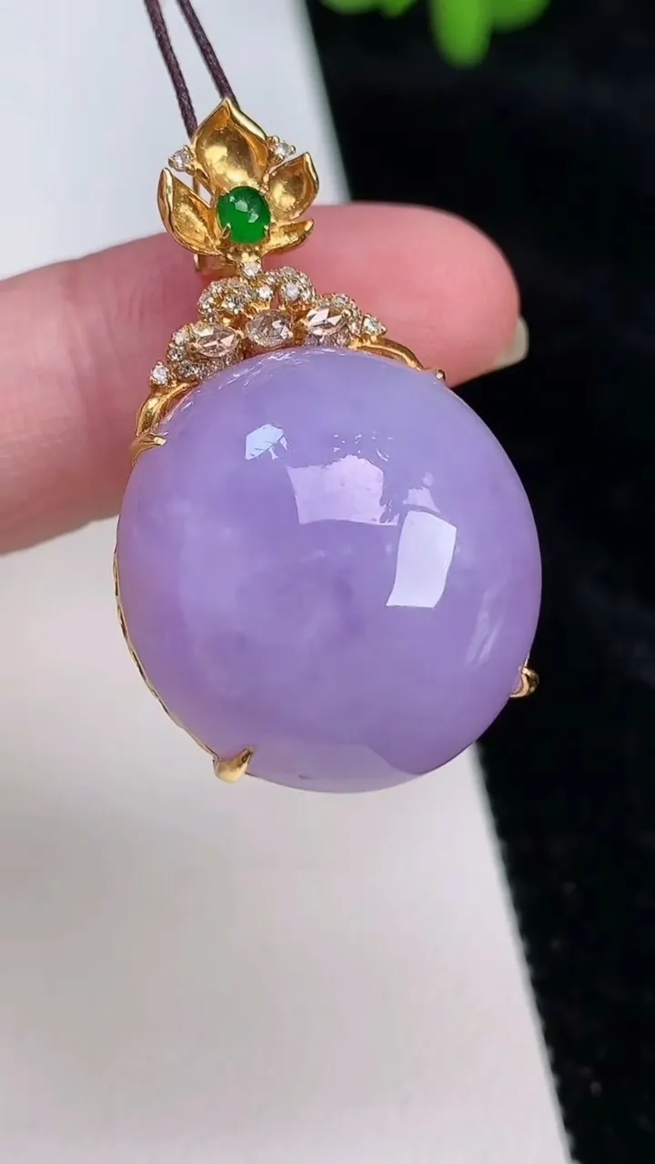 天然A货翡翠18k金紫罗兰蛋面吊坠，尺寸35-21.7-21.3-12.8，重量:10.24g
6月