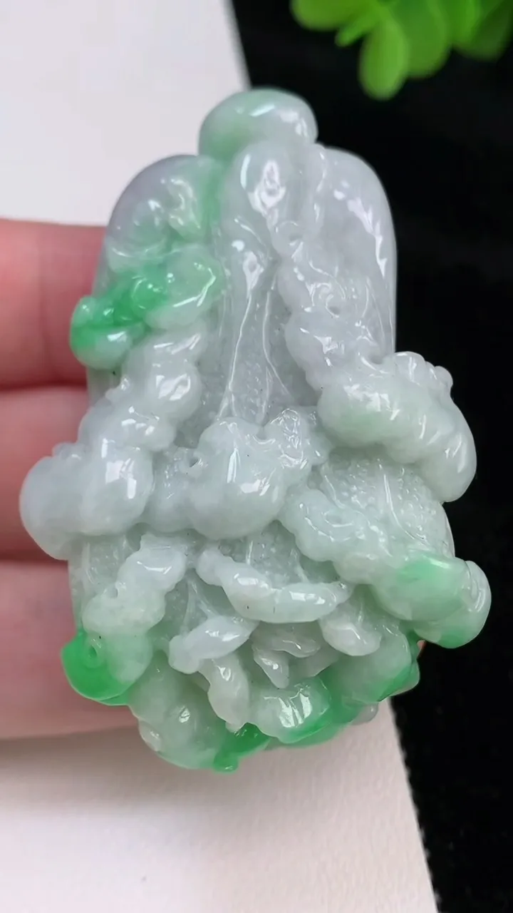 天然A货翡翠白菜吊坠，尺寸60-38.5-21.6，重:54.60g
6月26日