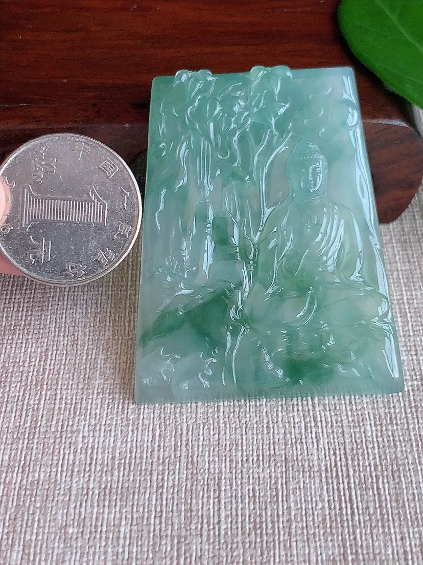 天然A货翡翠飘花大日如来吊坠尺寸55×42.7×5.6m量33.89g 0625