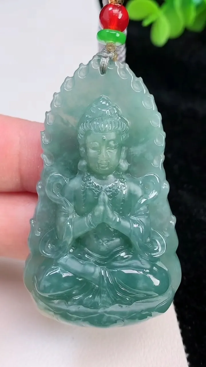 天然A货翡翠蓝水双彩观音菩萨吊坠，尺寸60-35-9.3，重:27.98g
6月26日