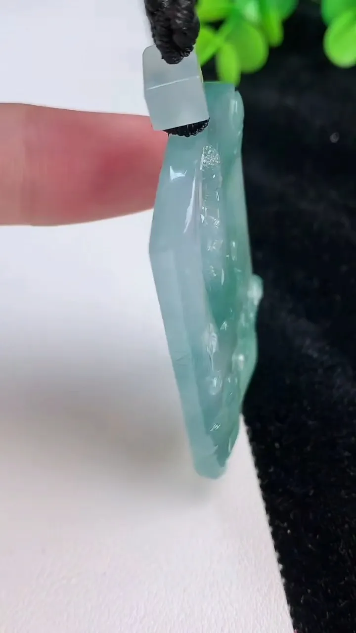 天然A货翡翠种飘花阿弥陀佛吊坠，尺寸56.4-34-5.5，重量:30.97g
6月26日