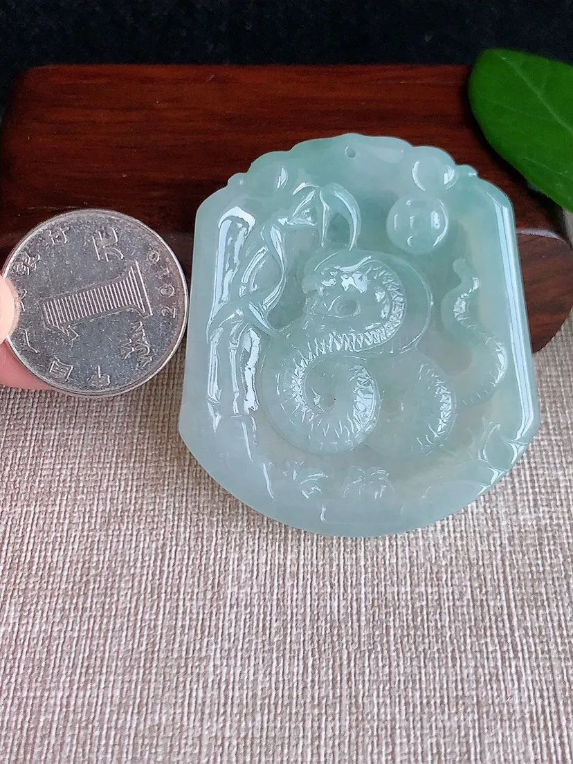天然A货翡翠晴水生肖蛇吊坠尺寸52.5×46.7×5.5m量30.53g 0625