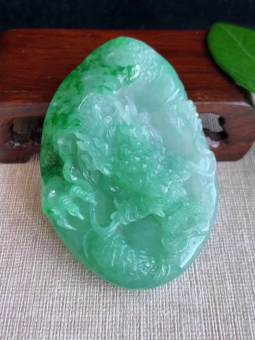 天然A货翡翠飘绿大件厚装龙牌吊坠尺寸68.3×47×14.8m量85.84g 0625