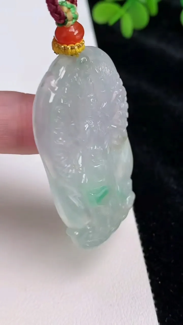天然A货翡翠千手观音吊坠，尺寸54.6-30-5.8，重量:25.17g
6月26日