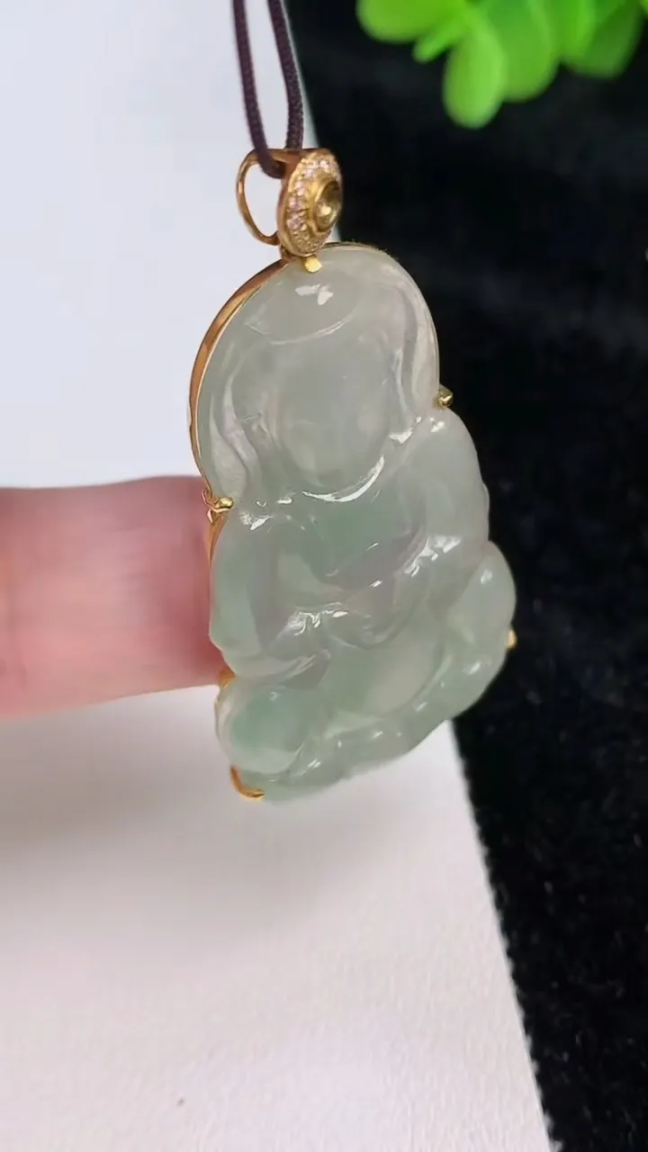 天然A货翡翠观音菩萨吊坠，尺寸43-25-5，重:8.56g
6月26日