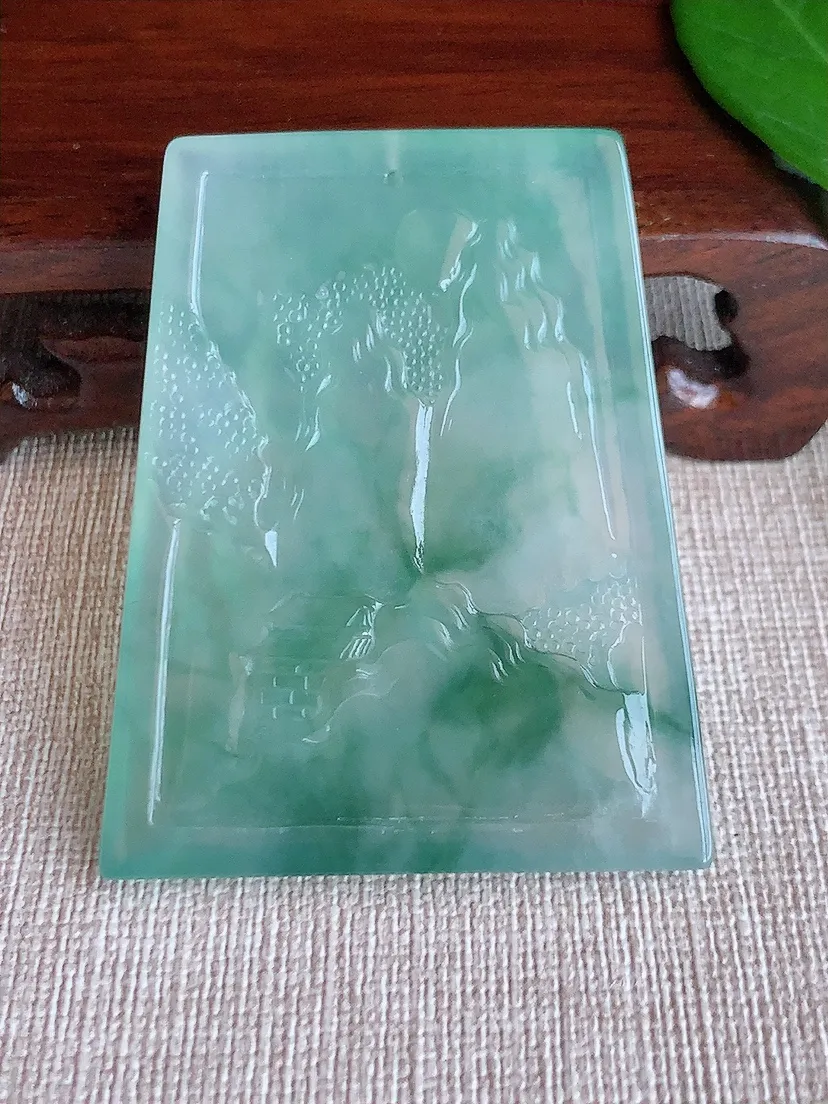 天然A货翡翠飘花大日如来吊坠尺寸55×42.7×5.6m量33.89g 0625