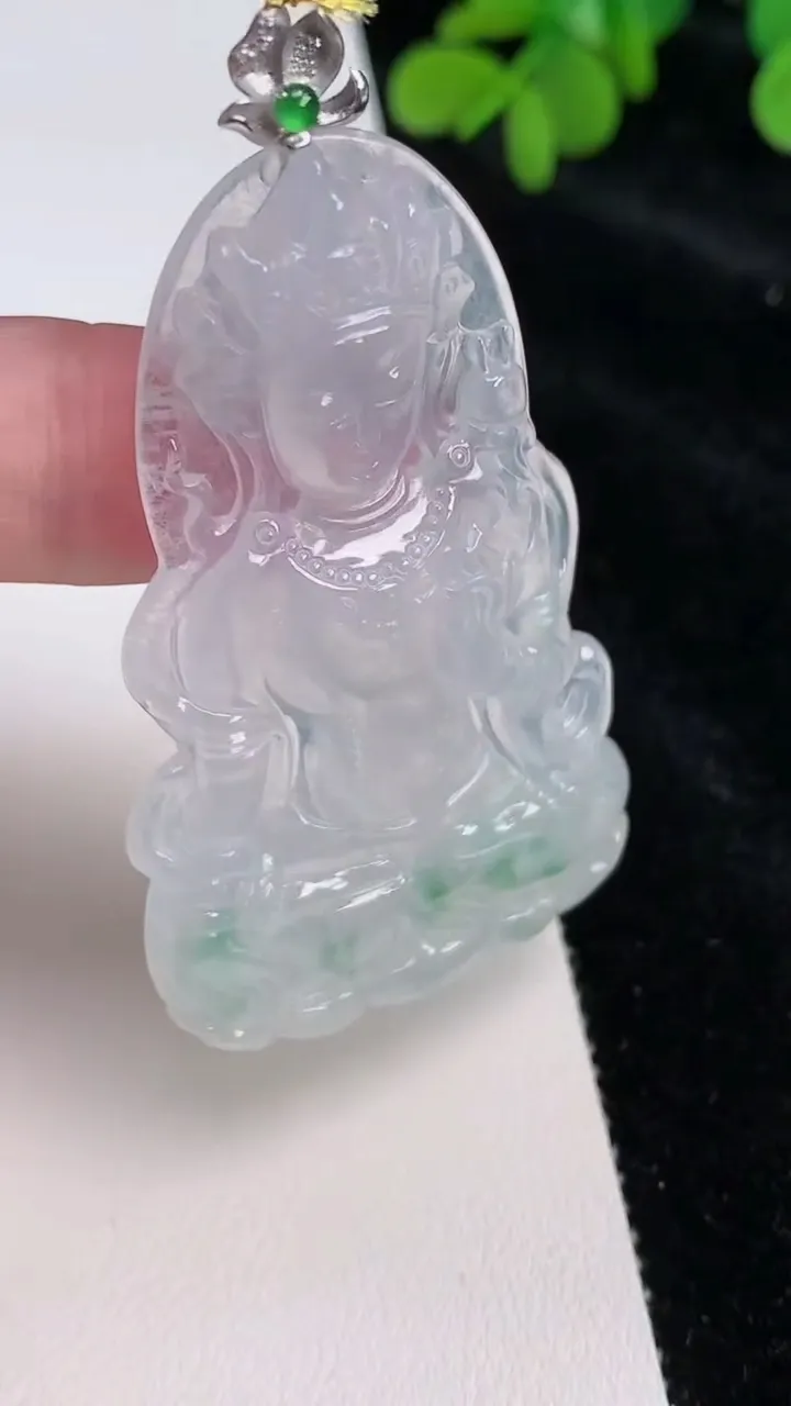 天然A货翡翠大势至观音菩萨吊坠，尺寸61-36.2-4.6，重量:18.78g
6月26日