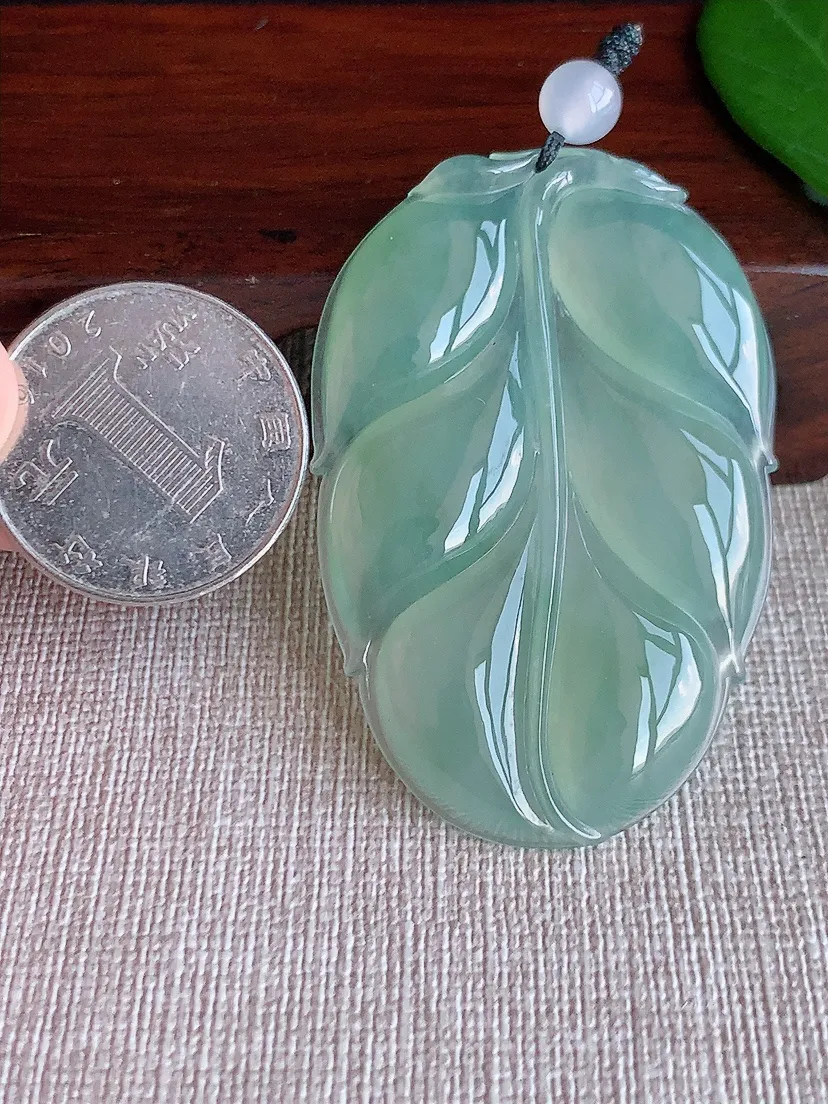 天然A货翡翠晴水大叶子金枝玉叶吊坠尺寸53.4×35.6×6m量21.72g 0625