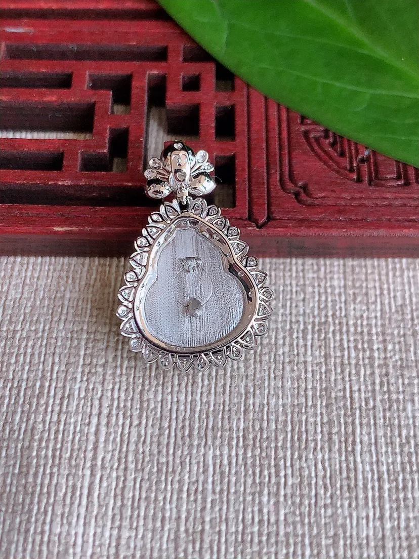 天然A货翡翠18K金伴满绿葫芦吊坠尺寸26.5×17.4×7.7裸石13.5×11.7m量2.75g